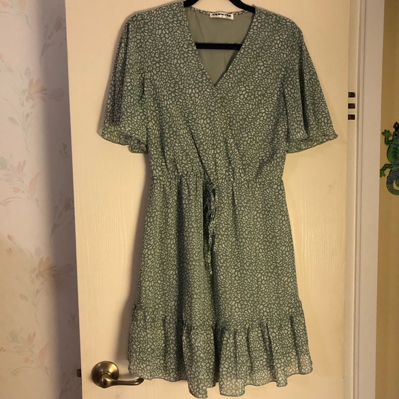 Ecowish Dresses & Skirts - EcoWish Green Patterned Dress size M
